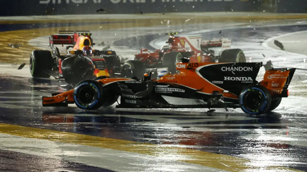 Alonso abandona el Gran Premio de Singapur por pérdida de potencia.