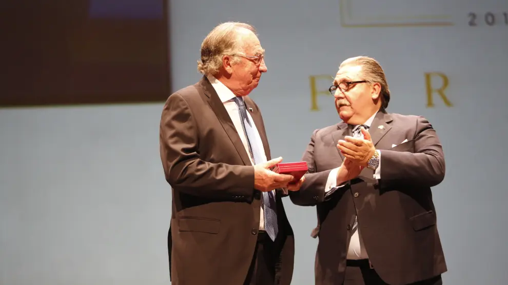 Amado Franco recibe la medalla de oro de la Cámara de Zaragoza