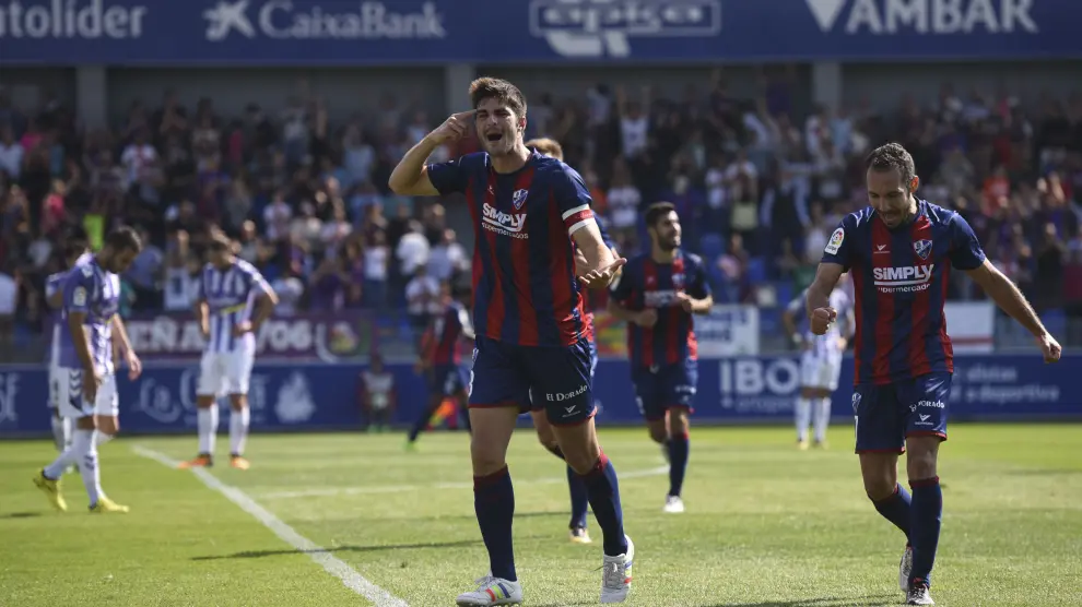 Gonzalo Melero celebra el gol del Huesca.