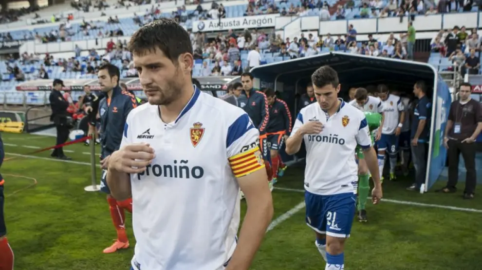 Javier Paredes, con el brazalete de capitán, durante un encuentro del Real Zaragoza.