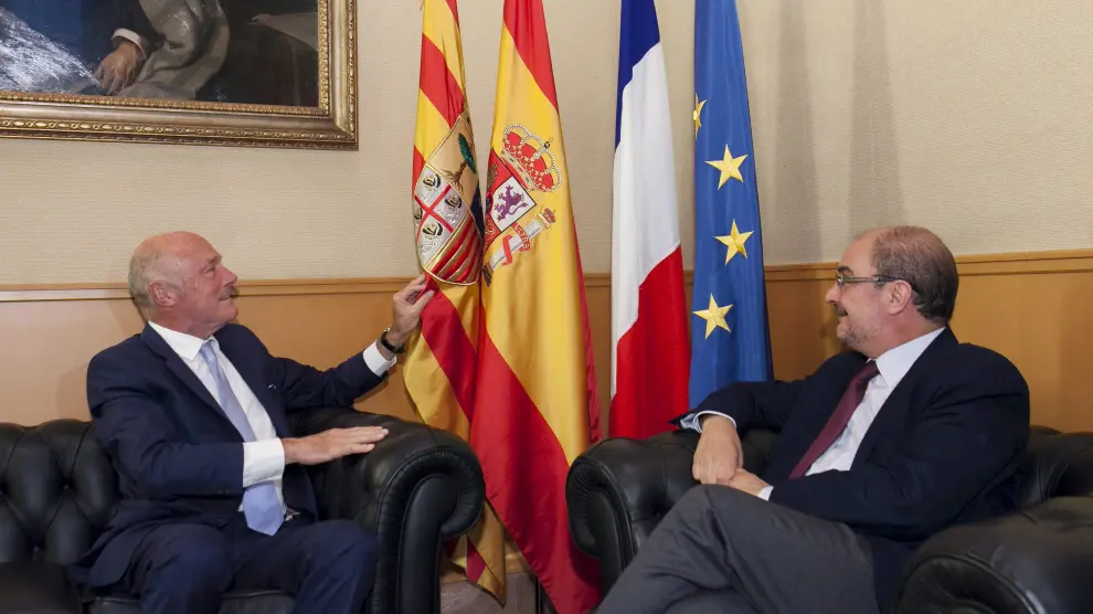 Los presidentes Alain Rousset y Javier Lambán, durante la reunión ayer en la sede del Gobierno de Aragón.