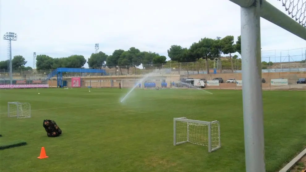 La plantilla del Real Zaragoza, este domingo a las 9.30, al inicio del entrenamiento previo al viaje a Oviedo.