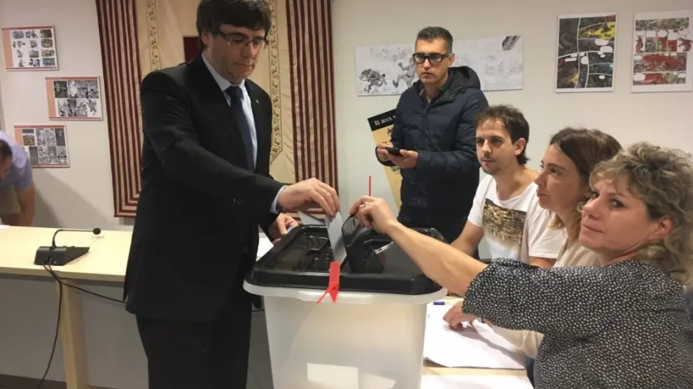 Puigdemont vota en Cornellà de Terri.
