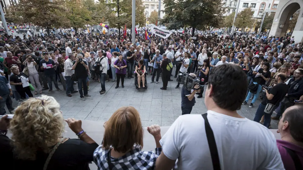 Concentración en la plaza de España contra la "represión policial" en Cataluña.