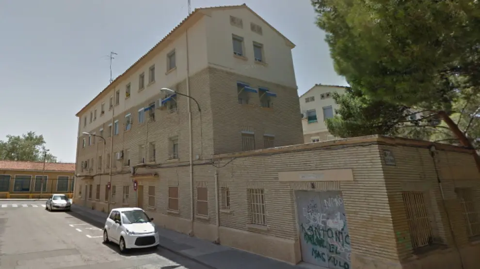 Agresor y víctima residen en este edificio de la calle de Alfonso Villalpando del barrio Oliver de Zaragoza.