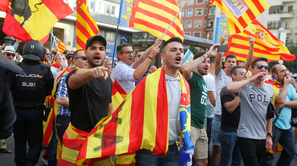 Los ultras en la manifestación nacionalista del 9 de Octubre en Valencia.