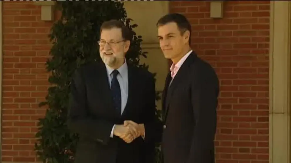 Rajoy y Sánchez se reúnen de urgencia para consensuar una respuesta a Puigdemont