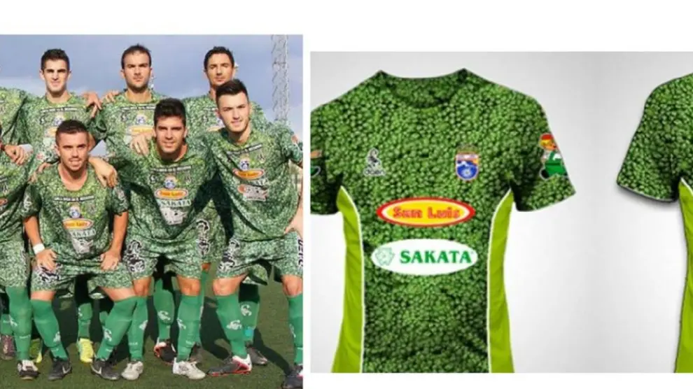 Imágenes del equipo del La Hoya Lorca en 2013, hoy Lorca FC; y detalles de aquella famosa camiseta hecha a base de brócolis.