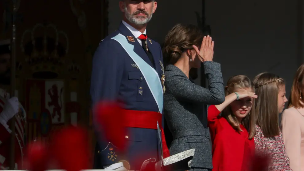 Los Reyes y las princesas Leonor y Sofía presiden el desfile de la Fiesta Nacional