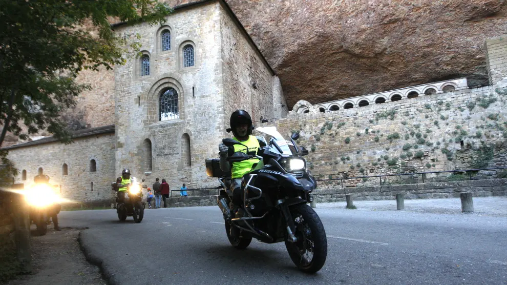 La Ruta de los Penintentes a su paso por el monasterio de San Juan de la Peña