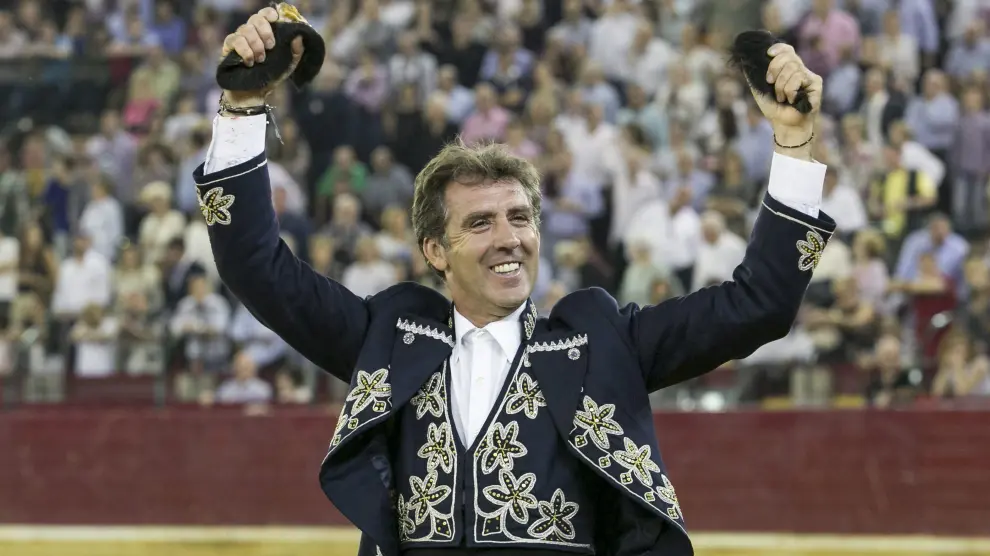 Hermoso de Mendoza cierra a hombros la temporada taurina en plazas de primera