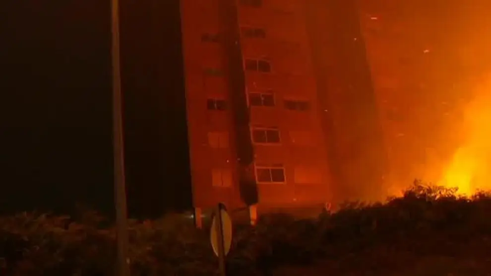 El fuego devora el centro de Vigo