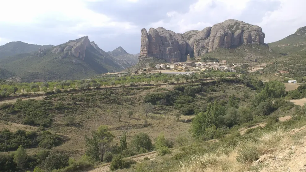 La localidad de Agüero, en La Hoya de Huesca, conocida sobre todo por sus mallos.