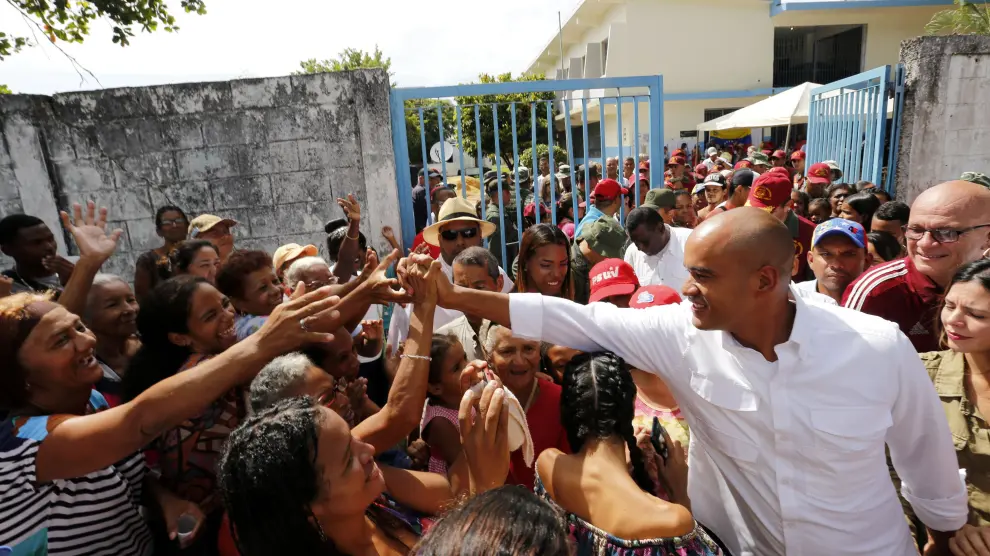 Un momento tenso en centro electoral de la 'Cuna de la Revolución'  venezolana