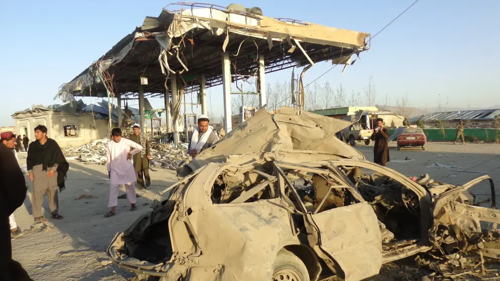 Daños causados por uno de los ataques bomba a mano de los talibanes en un puesto policial en Paktia