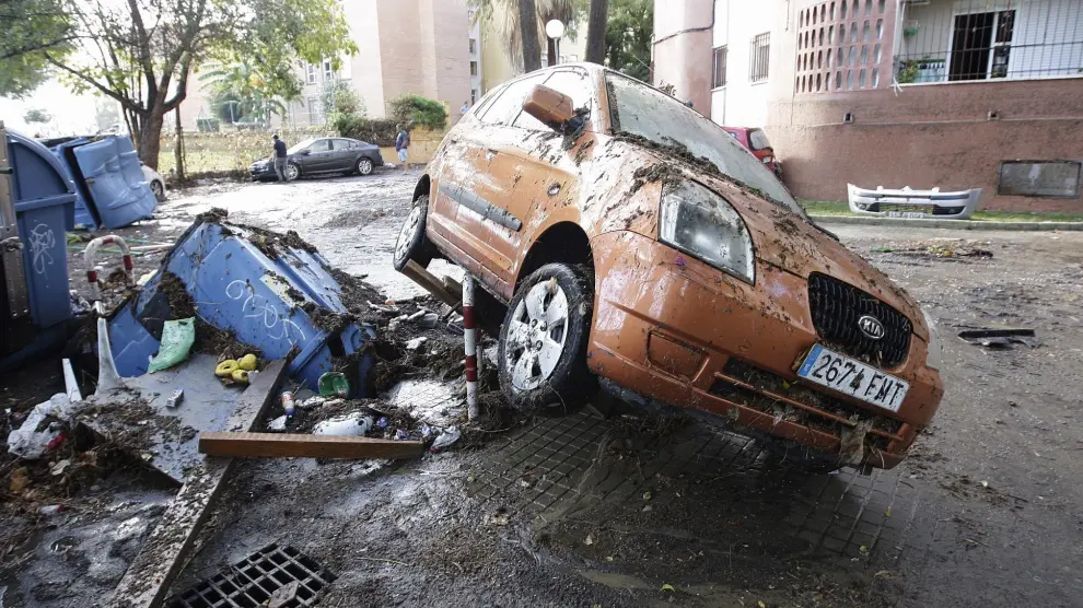 La lluvia afecta a la Península y provoca medio millar de incidencias en Andalucía