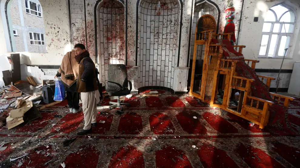 Imagen del atentado suicida que se perpetró en una mezquita de Kabul este viernes.