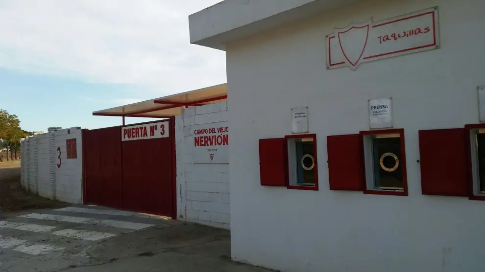 Exterior del Viejo Nervión, donde el Sevilla Atlético juega como local.