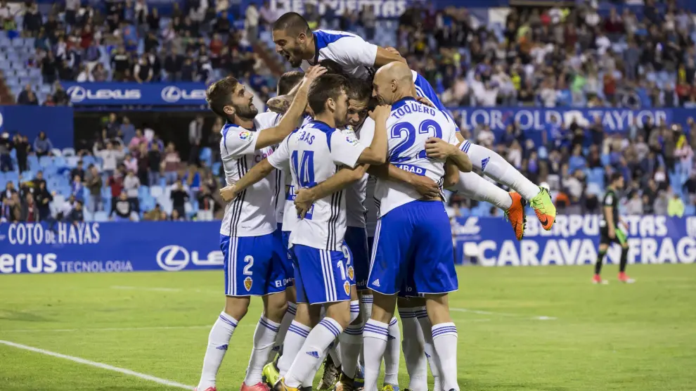 Los jugadores del Zaragoza celebran un gol en el triunfo copero frente al Granada de esta temporada.