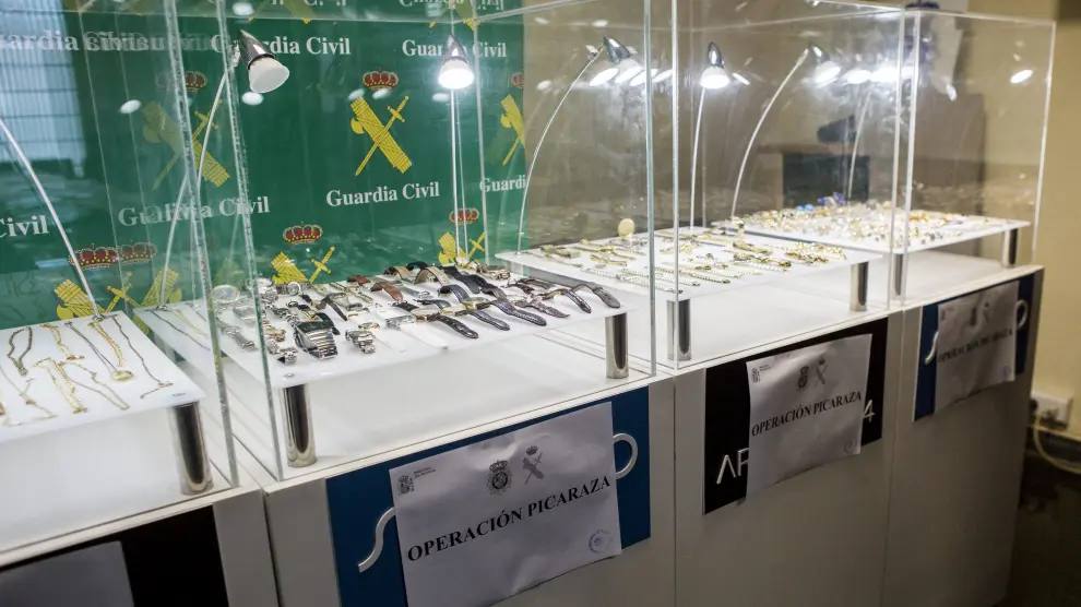 La Policía y la Guardia Civil lograron recuperar muchas de las joyas robadas por los detenidos en la operación Picaraza.