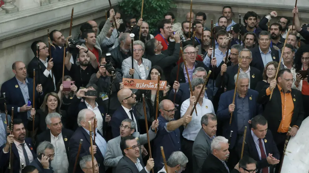 Alcaldes de municipios catalanes celebran la DUI