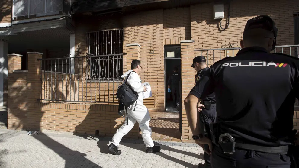 La Policía Nacional investigó el incendio que se produjo en la vivienda de la calle Francisco Izquierdo Molins.