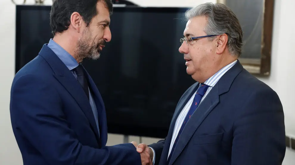 El ministro del Interior, Juan Ignacio Zoido,y el nuevo jefe de los Mossos d'Esquadra, Ferran López.