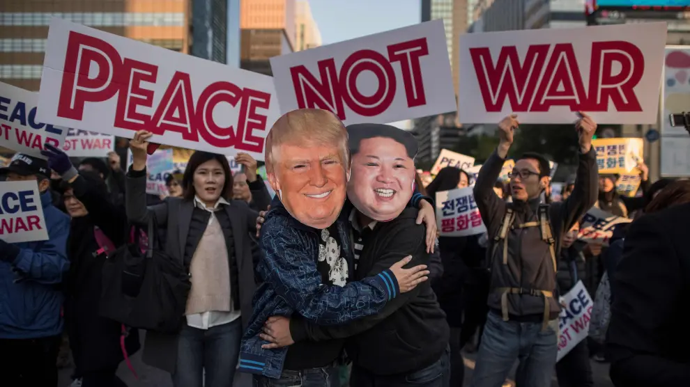 Imagen de una concentración pacífica en Seul, con motivo de la gira asiática del presidente estadounidense Donald Trump.