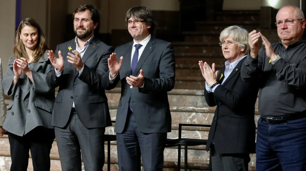 Puigdemont acude al acto de los alcaldes en Bruselas para agradecerles su apoyo.