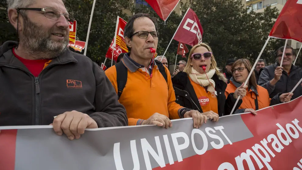 Trabajadores de Unipost en la concentración de Zaragoza