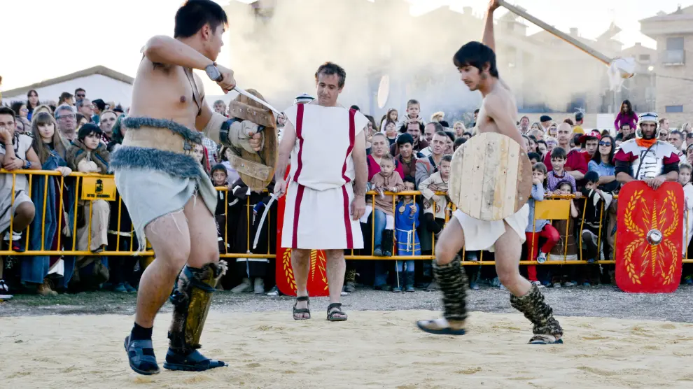 Lucha de gladiadores durante la celebración del Lakuerter íbero, en Andorra.