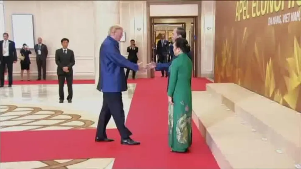 Saludo entre Trump y Putin en la Cumbre Asia-Pacífico