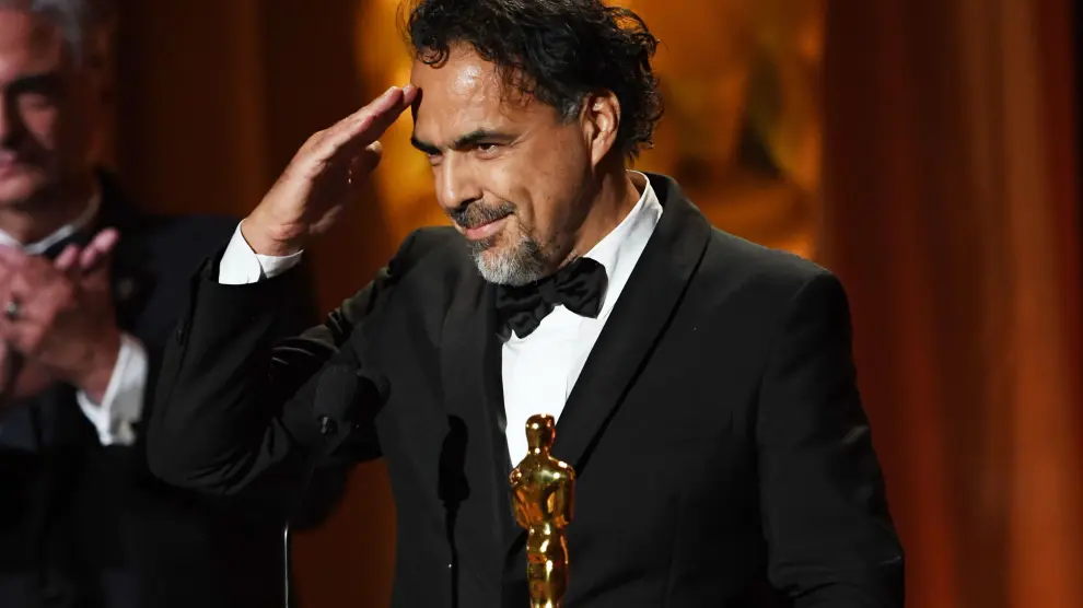 Iñárritu, en el momento de recoger su Óscar especial