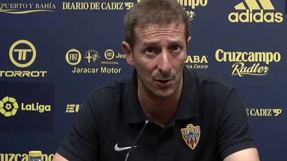 Luis Miguel Ramis, entrenador del Almería hasta hoy, en rueda de prensa.