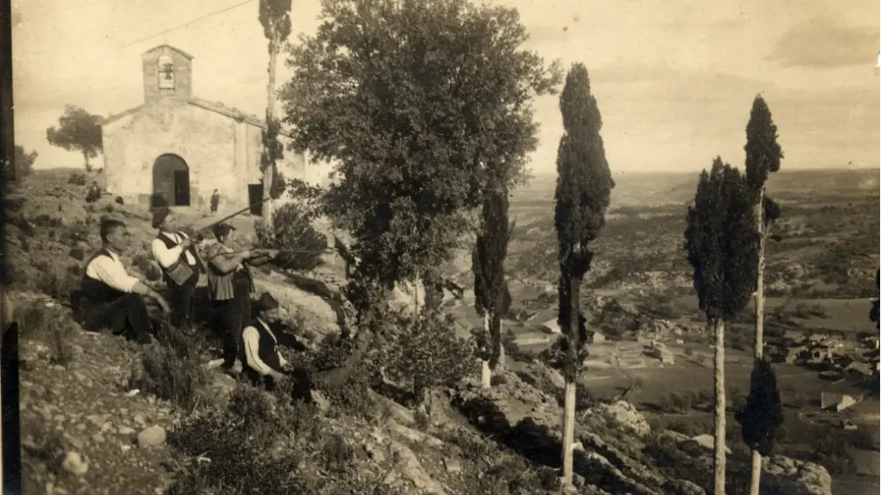 Foto de la ermita de San Miquel de La Portellada de 1920, una de las que se incluirán en el libro.