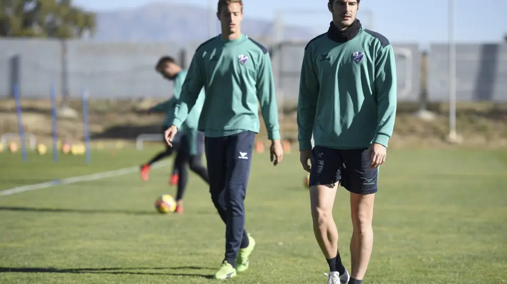 Gonzalo Melero, junto al joven Álex García, durante un entrenamiento esta semana.