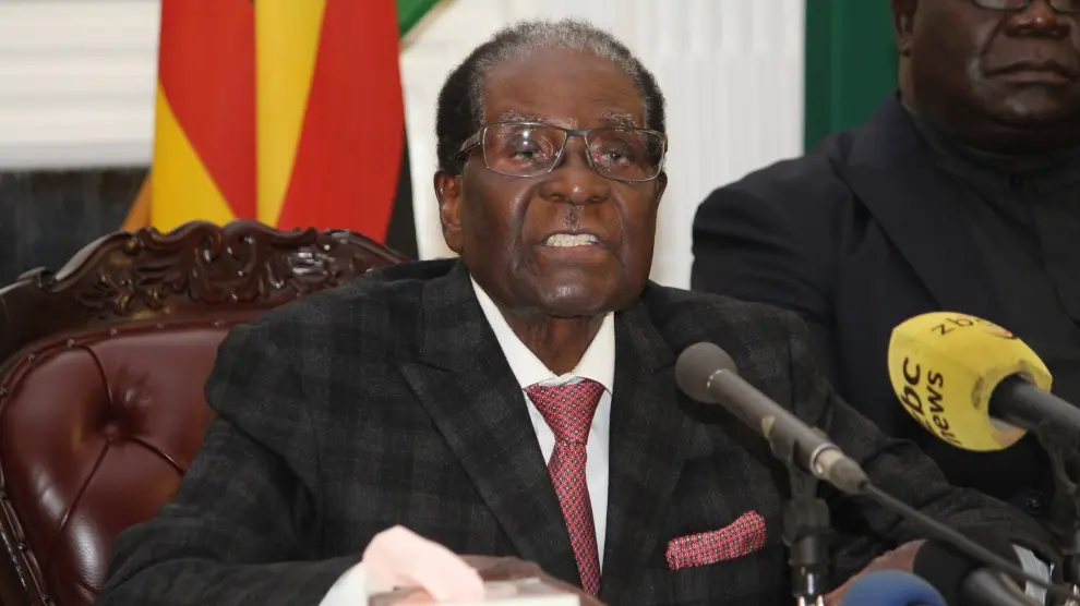 Mugabe dando una declaración televisada.