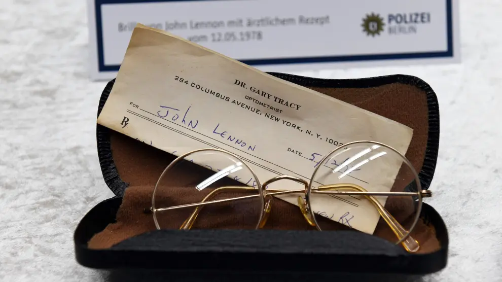 Imagen de uno de los pares de gafas de John Lennon sustraídos.