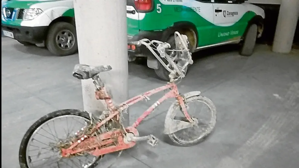 La bici que apareció en Juslibol estaba muy dañada.