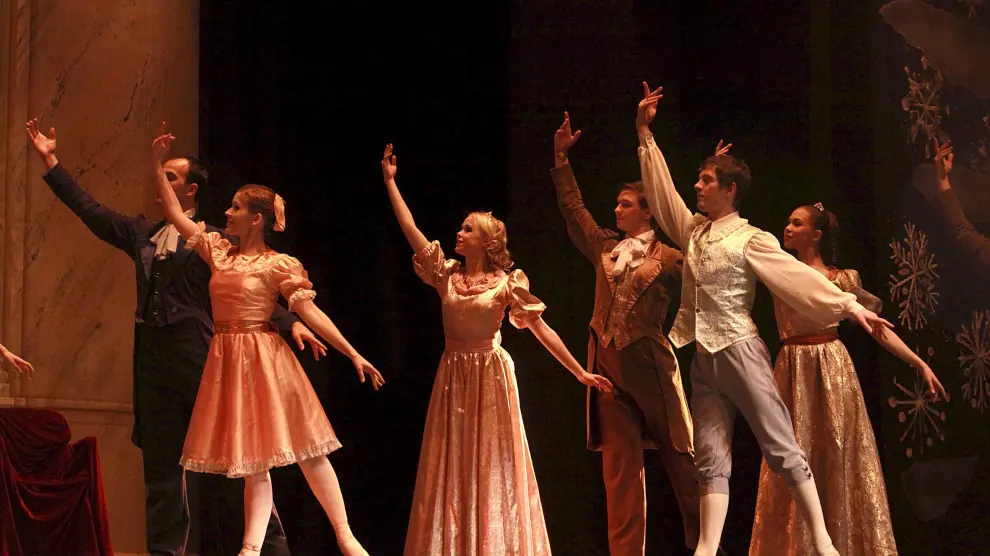 El Ballet Estatal Ruso representando 'El Cascanueces' en el Palacio de Congresos de Huesca.