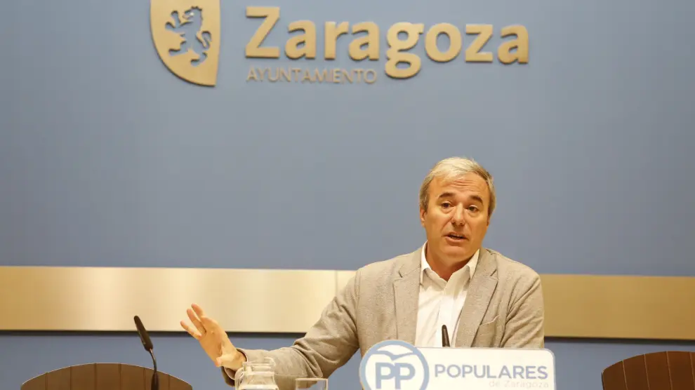El portavoz del PP, Jorge Azcón, este jueves en el Ayuntamiento de Zaragoza.