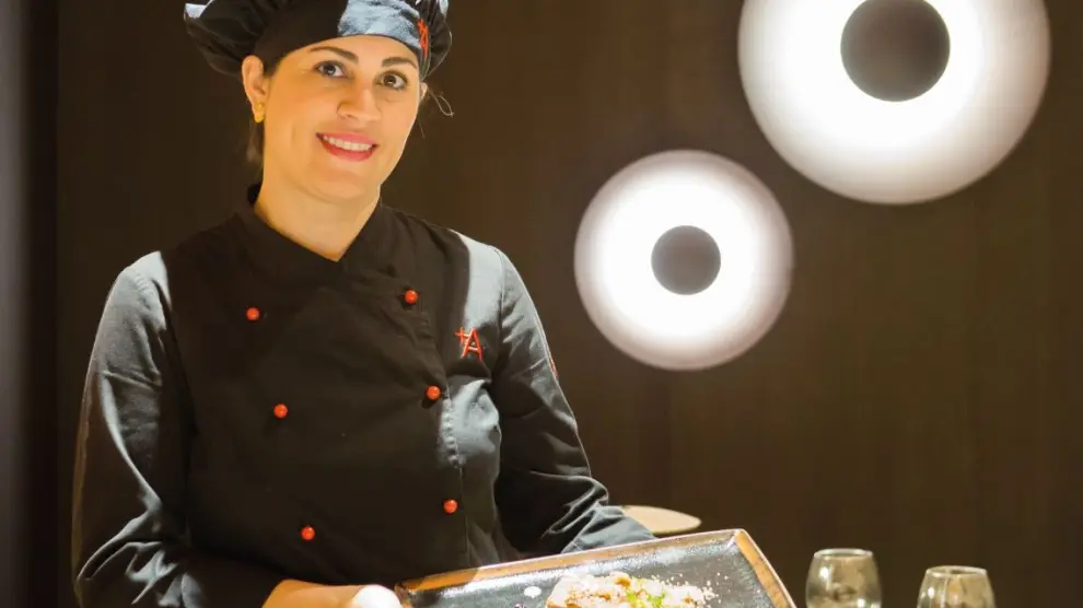 La chef Leticia Da Silva, con su especialidad de ventresca de ternasco de Aragón.