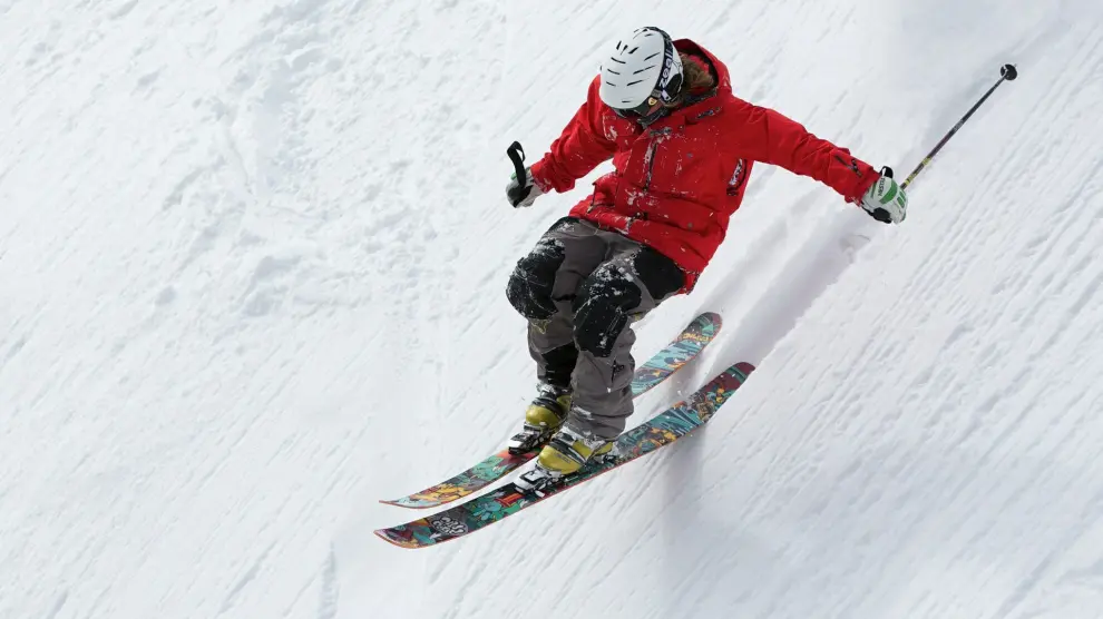 El esquí y el snow son actividades muy gratificantes, pero también entrañan riesgos; por eso es preciso disponer de un equipamiento específico para no acabar viviendo una mala experiencia.