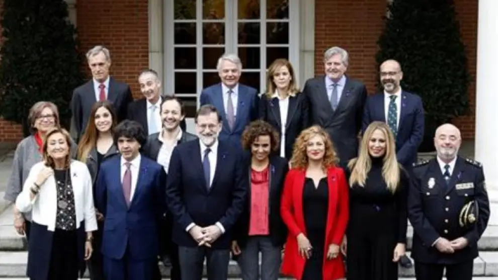 Foto de familia de los premiados en el palacio de la Moncloa