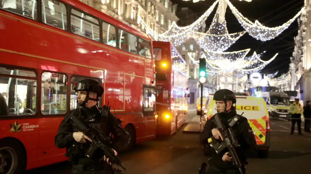 La policía cierra la estación de Oxford Circus en Londres