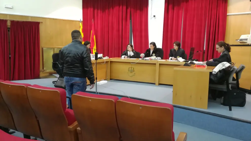El acusado, durante su declaración esta mañana en la Audiencia de Teruel