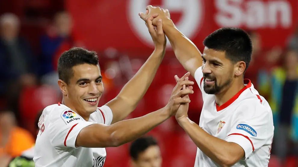 Ben Yedder celebra el segundo gol del Sevilla con Nolito
