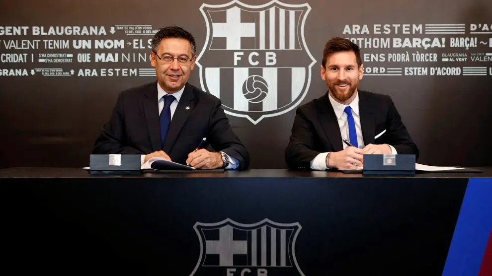 Leo Messi firma su nuevo contrato con el Barça hasta junio de 2021.