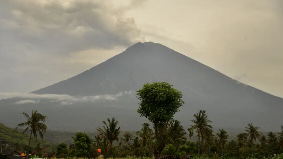 Vista del volcán Agung