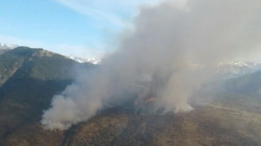 Incendio forestal en Torre la Ribera el año pasado.